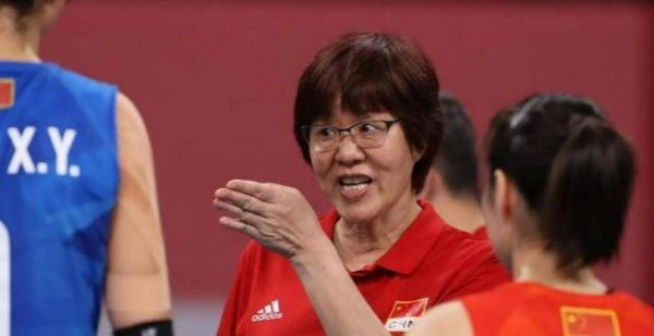 61岁郎平现状：在美国安享晚年 新发型年轻10岁 老公女儿温馨陪伴