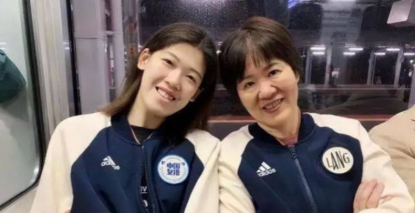 世联赛女排首战荷兰，国际排联盛赞李盈莹，蔡斌霸气发声