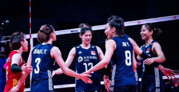 女排3-1逆转荷兰，三人合砍60分，郎平更倾心她果然没错