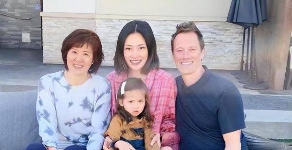 心系祖国！郎平在美国点赞评论水庆霞，62岁做奶奶，72岁老公挺拔