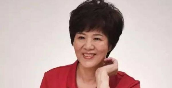 带领女排取得冠军的是她，把女排搞得一塌糊涂的也是她