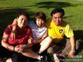 王濛微博秀异国全家福 戏言老爸长得像曹操