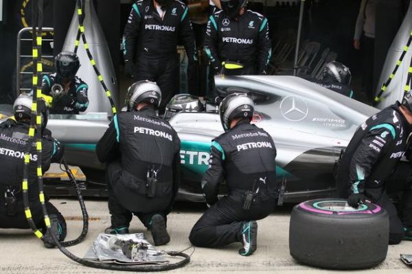 F1奥地利站：小汉最后一圈超越罗斯伯格夺冠