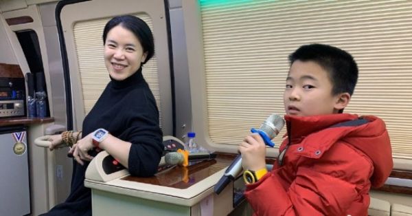 王楠老公开豪华房车接机暴露家底 网友惊呼：太壕了
