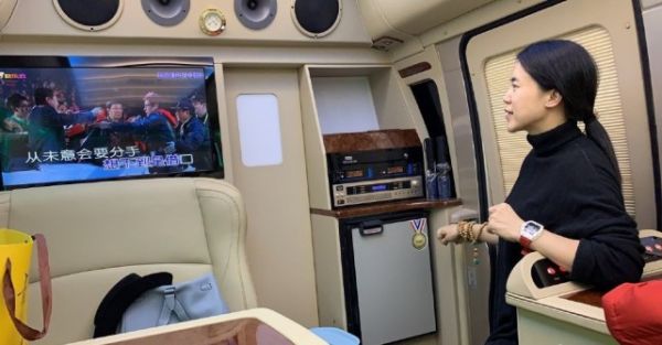 王楠老公开豪华房车接机暴露家底 网友惊呼：太壕了