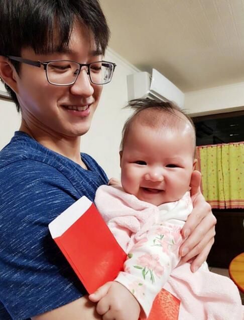太萌啦！福原爱江宏杰携小小爱新年送祝福