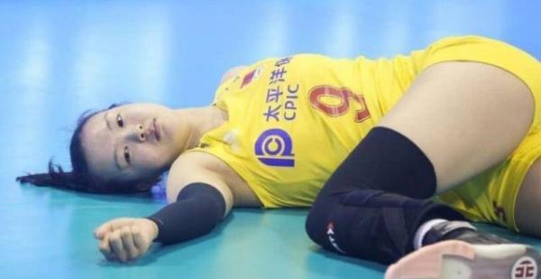 不复出要被骂！如今复出被骂的更厉害，张常宁首秀衣着遭质疑