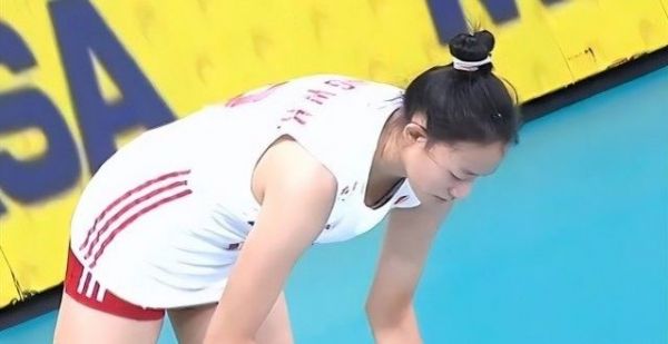 3-2！女排险胜泰国，晋级亚洲杯决赛，郎平昔日弟子闪耀光芒