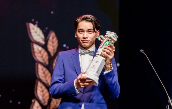 短道刘少林获最佳运动员称号 成匈牙利体育男神！