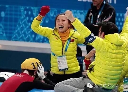 李琰庆生秀一字马：永远28岁坚决不长皱纹