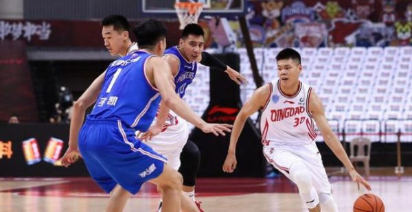 CBA三消息：辽宁小将拉伤休战，赵鹏赛季报销，克里克夸赞周琦