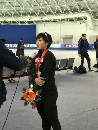 日本刷纪录上瘾的速滑女魔王 中文也说得666