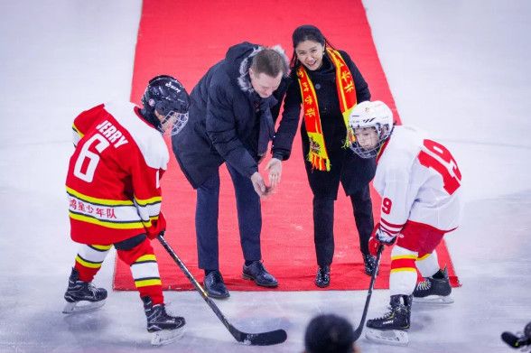 中芬冰雪年拉开序幕 昆仑鸿星少年队6-1胜赫尔辛基小丑少年队
