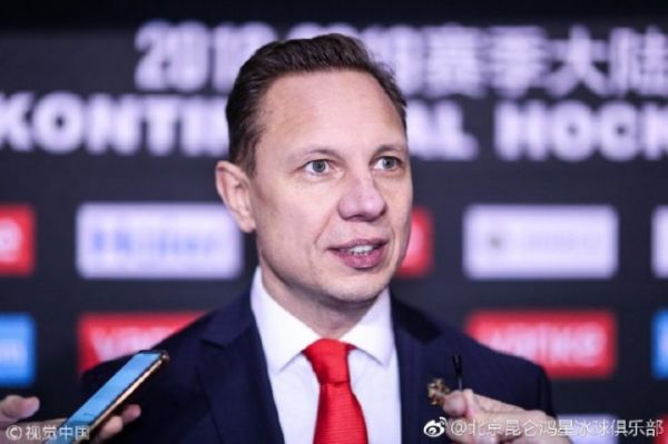 万科龙队主教练下课！前NHL名将率队冲季后赛