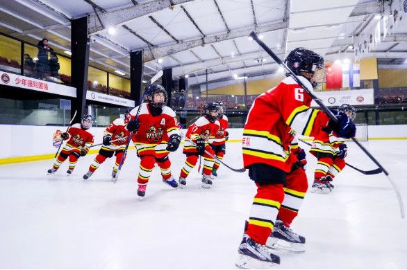 中芬冰雪年拉开序幕 昆仑鸿星少年队6-1胜赫尔辛基小丑少年队