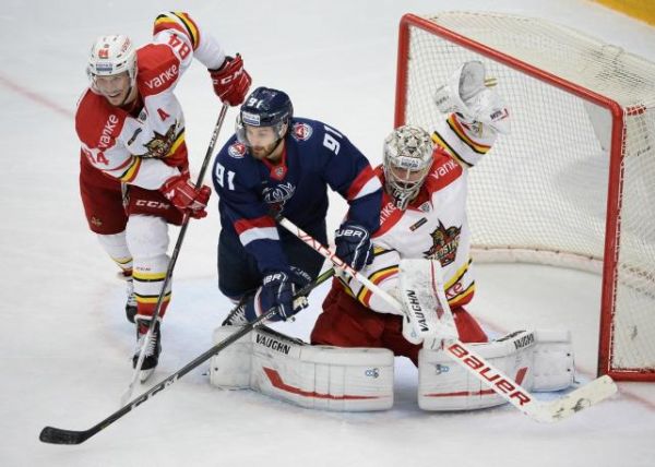 KHL万科龙战西第七需死磕 做好防守力争虎口拔牙