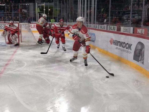 KHL袁俊杰助攻夺赛季第一分 万科龙错失好负东第一