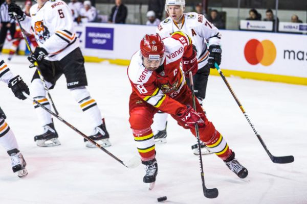 KHL万科龙0-3落后连追两球 一分憾负老虎暂居第八