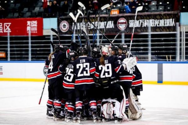 CWHL赛程过半  女冰表现抢眼未来可期