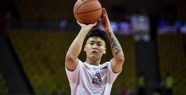 有意思！赵睿出现在高中物理试题上，广东队球员真的是无处不在呀
