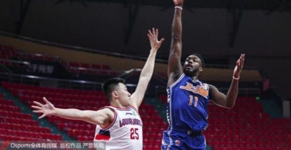 险遭22分逆转！上海苦战胜广州3连胜 富兰克林里程碑王哲林27+10
