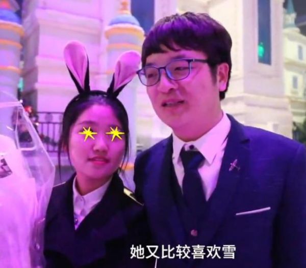 暴击！四男生包冰场求婚 花万元只因女友喜欢雪