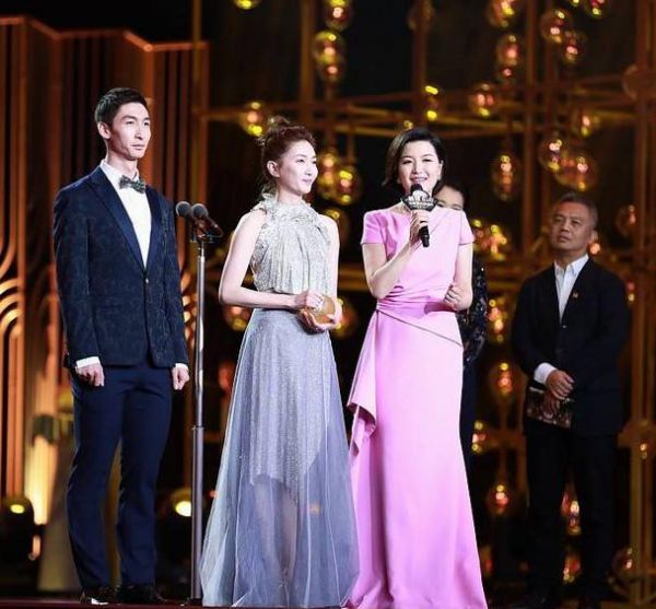 体育明星也“追星”：武靖获江疏影祝福 隋文静变华晨宇迷妹